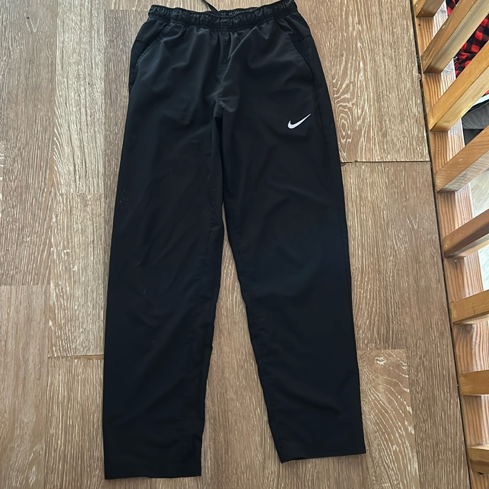 nike size m track pants